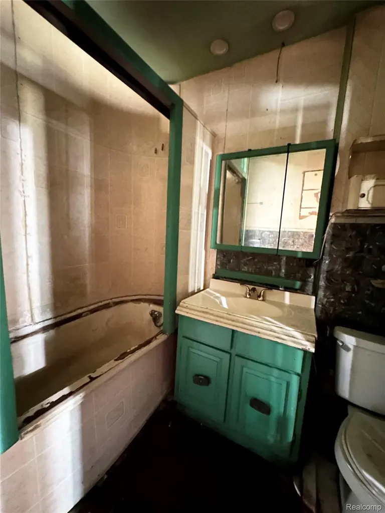 3518 E Palmer Street Detroit City MI 48211