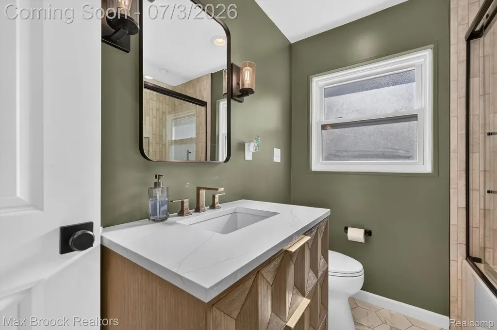 1124 E Windemere Avenue Royal Oak City MI 48073