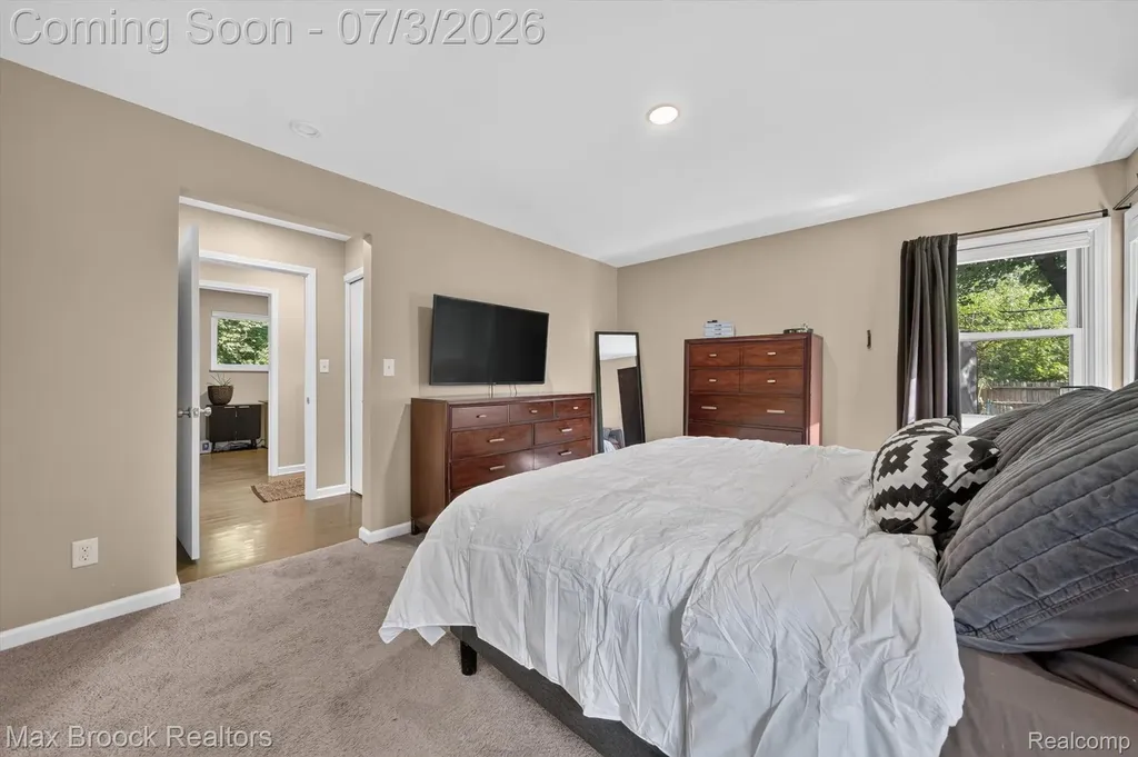 1124 E Windemere Avenue Royal Oak City MI 48073