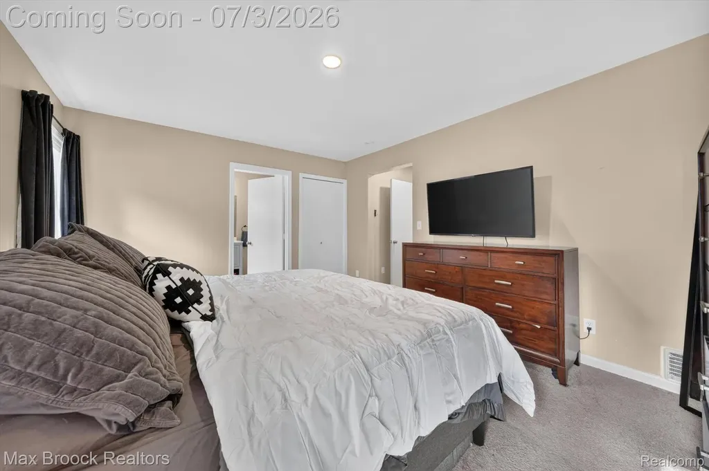 1124 E Windemere Avenue Royal Oak City MI 48073