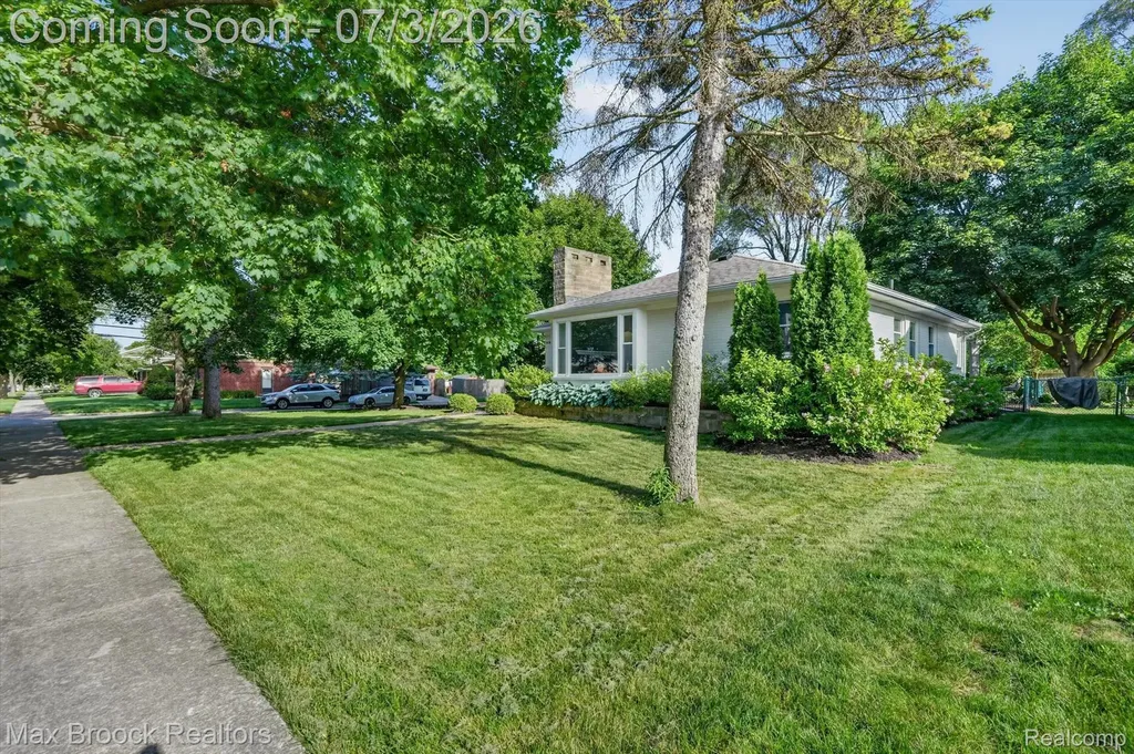 1124 E Windemere Avenue Royal Oak City MI 48073