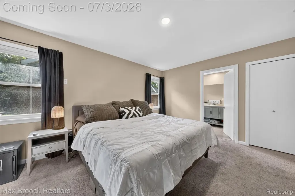 1124 E Windemere Avenue Royal Oak City MI 48073