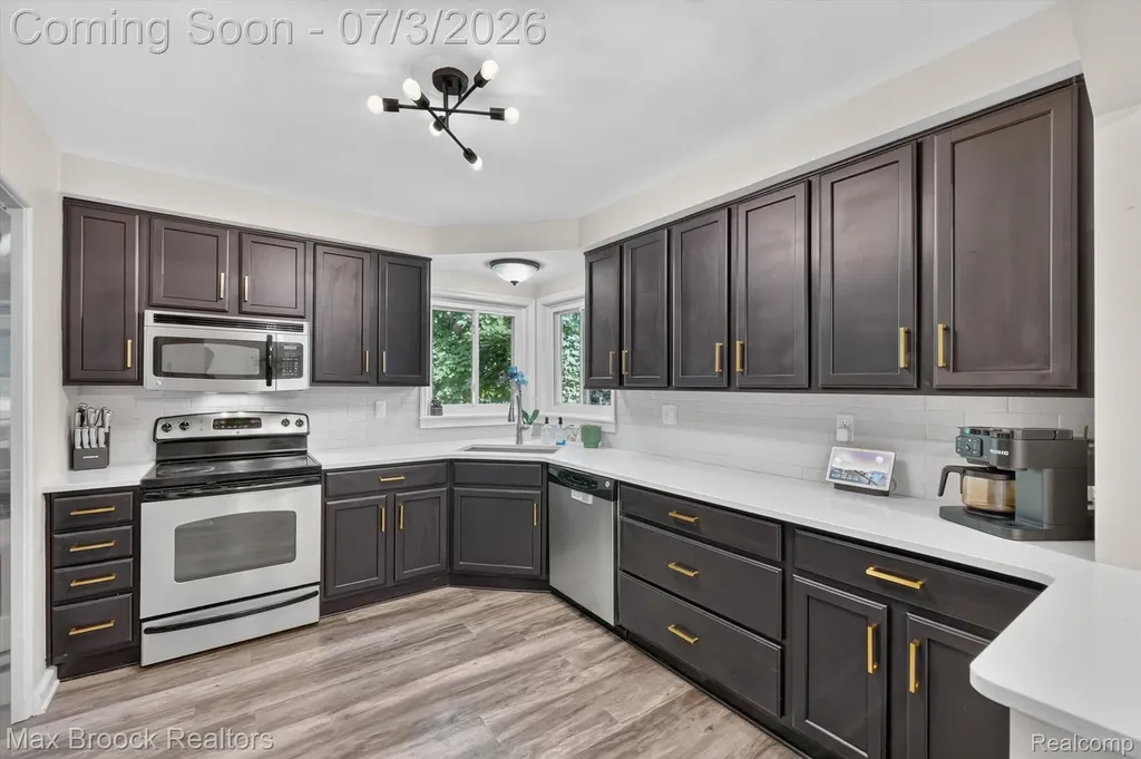 1124 E Windemere Avenue Royal Oak City MI 48073