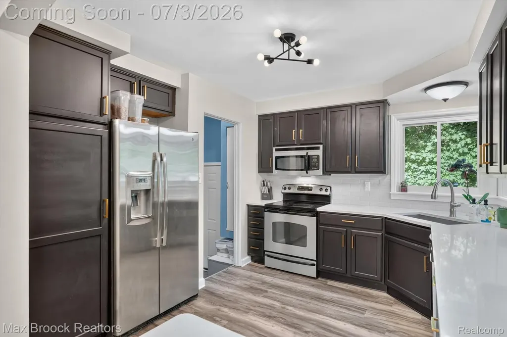 1124 E Windemere Avenue Royal Oak City MI 48073