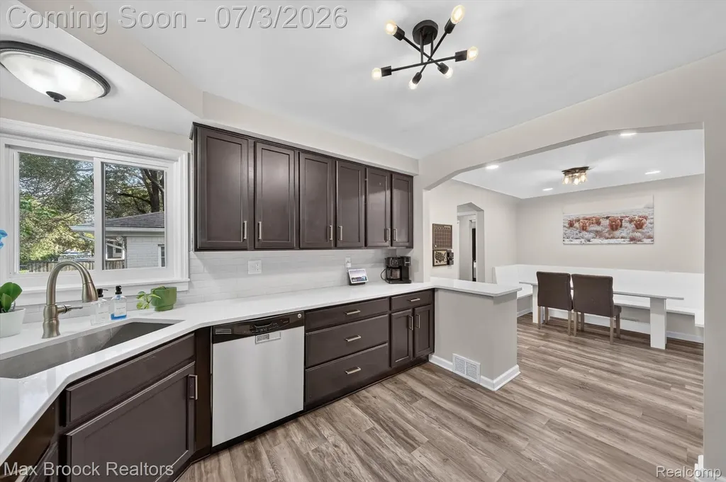 1124 E Windemere Avenue Royal Oak City MI 48073
