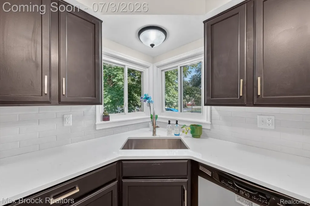 1124 E Windemere Avenue Royal Oak City MI 48073