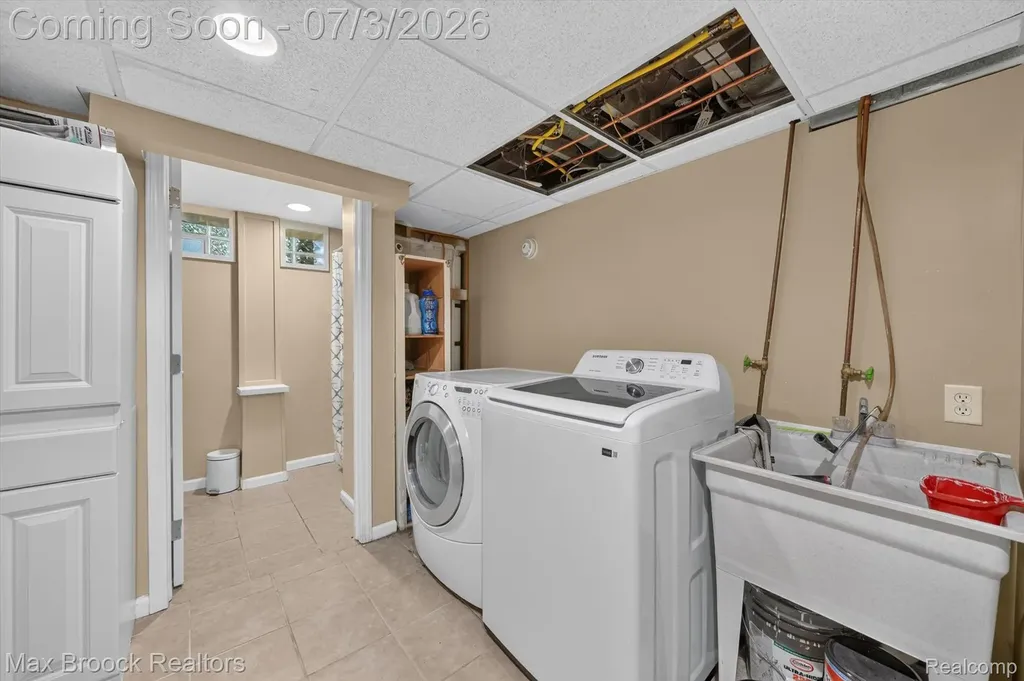 1124 E Windemere Avenue Royal Oak City MI 48073