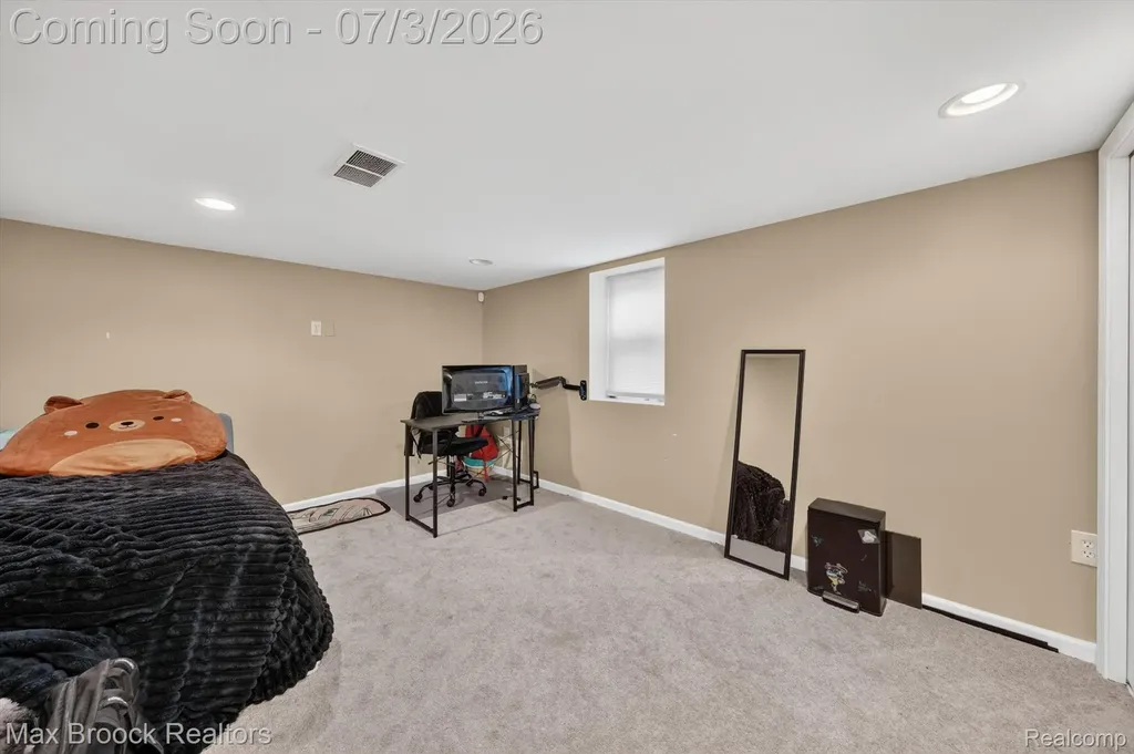 1124 E Windemere Avenue Royal Oak City MI 48073
