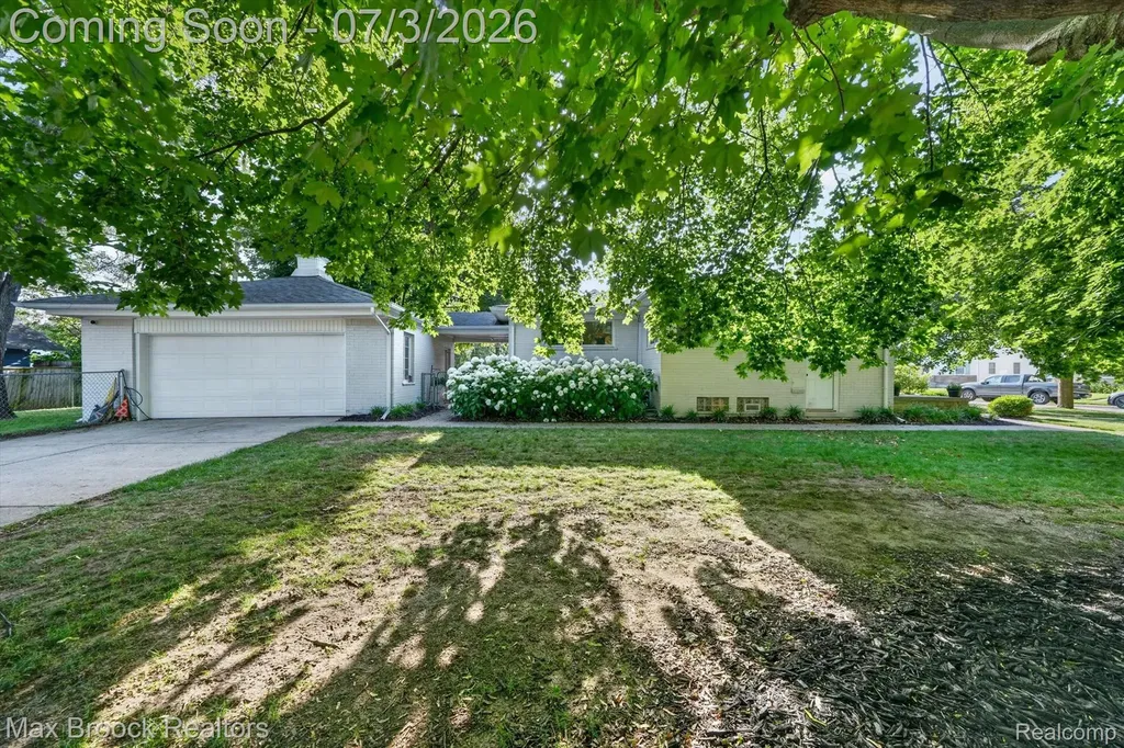1124 E Windemere Avenue Royal Oak City MI 48073