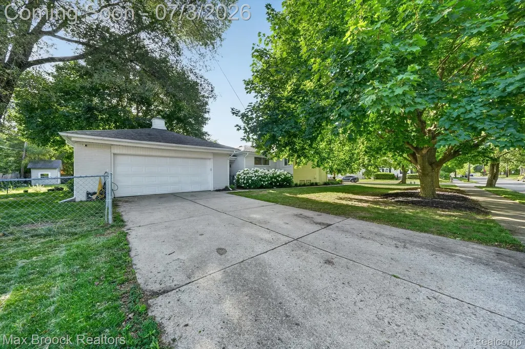 1124 E Windemere Avenue Royal Oak City MI 48073