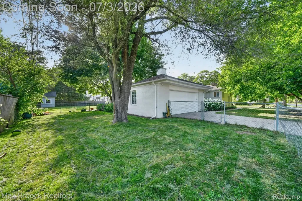 1124 E Windemere Avenue Royal Oak City MI 48073