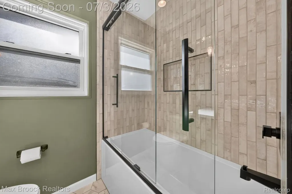 1124 E Windemere Avenue Royal Oak City MI 48073