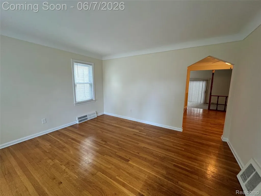 4235 Buckingham Avenue Berkley City MI 48072