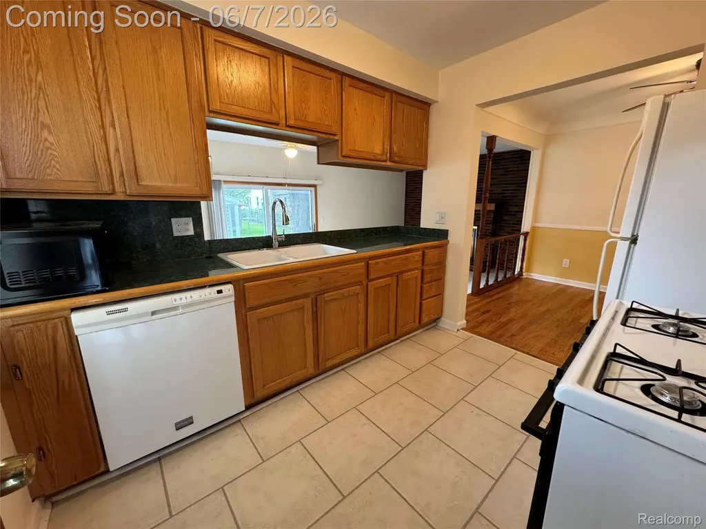4235 Buckingham Avenue Berkley City MI 48072