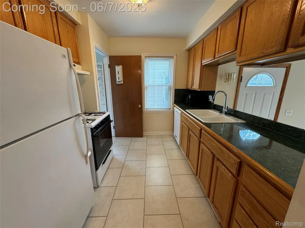 4235 Buckingham Avenue Berkley City MI 48072