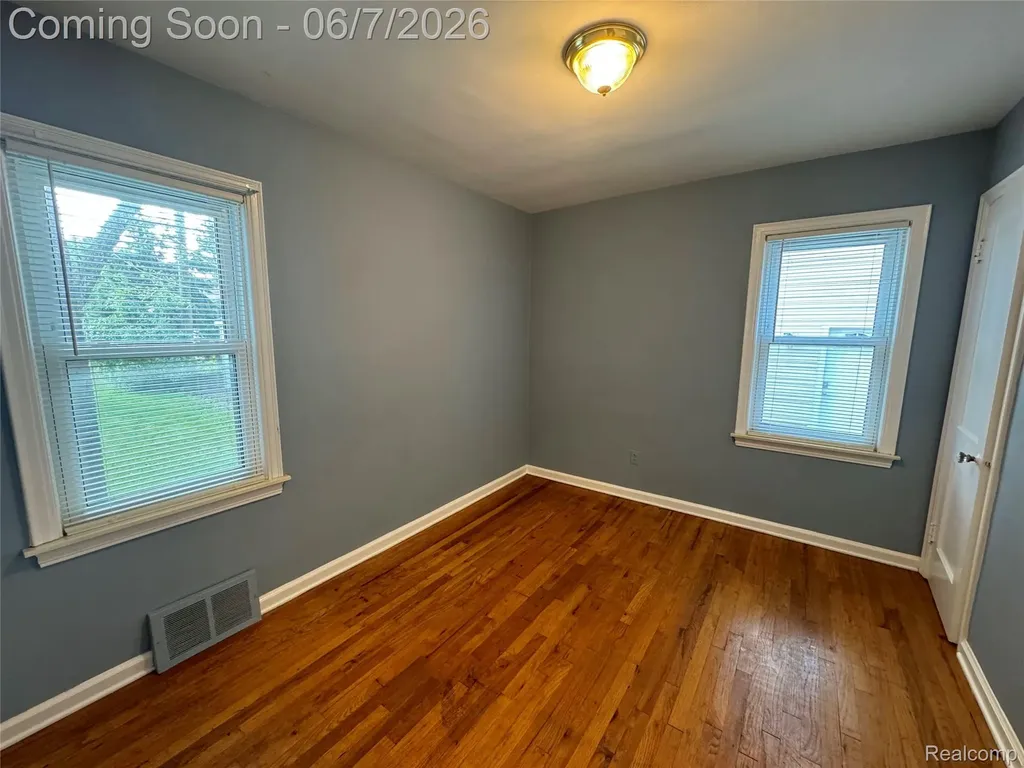 4235 Buckingham Avenue Berkley City MI 48072