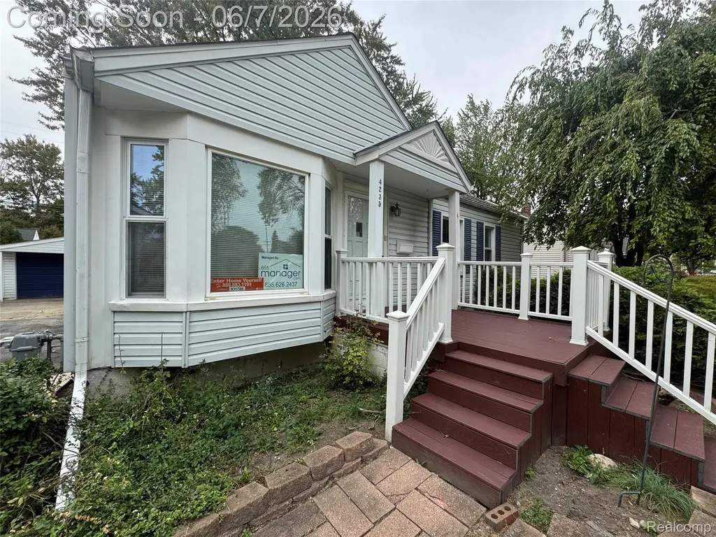 4235 Buckingham Avenue Berkley City MI 48072