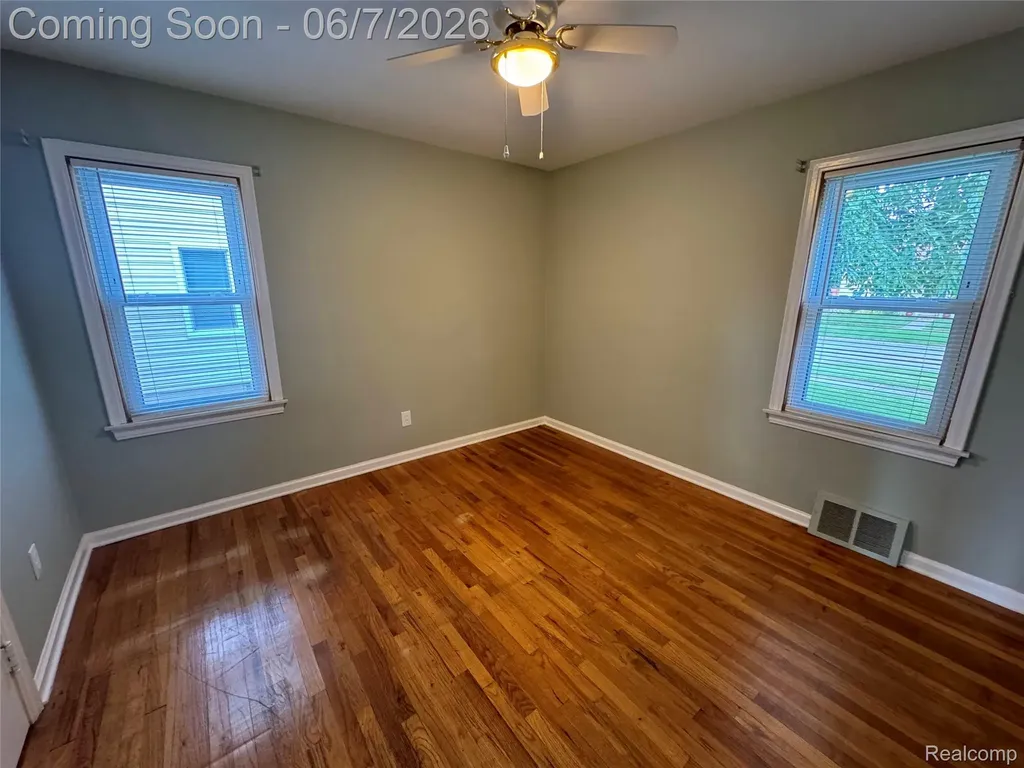 4235 Buckingham Avenue Berkley City MI 48072