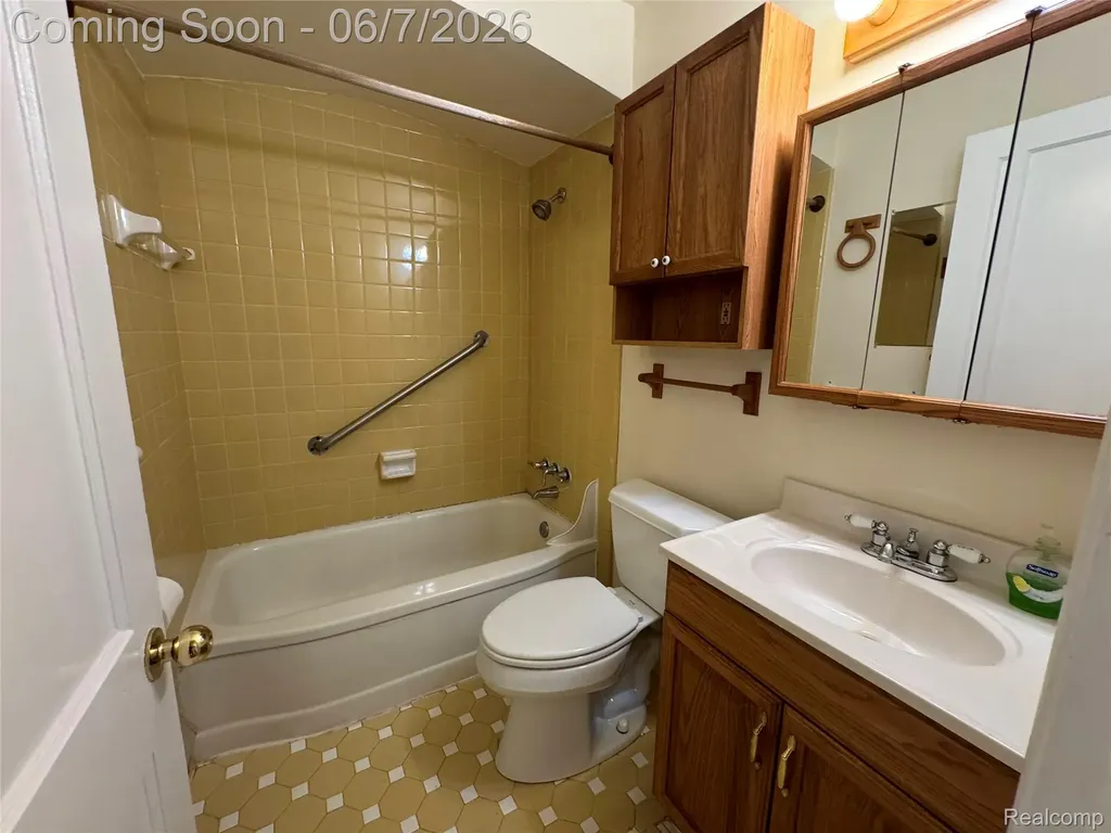4235 Buckingham Avenue Berkley City MI 48072