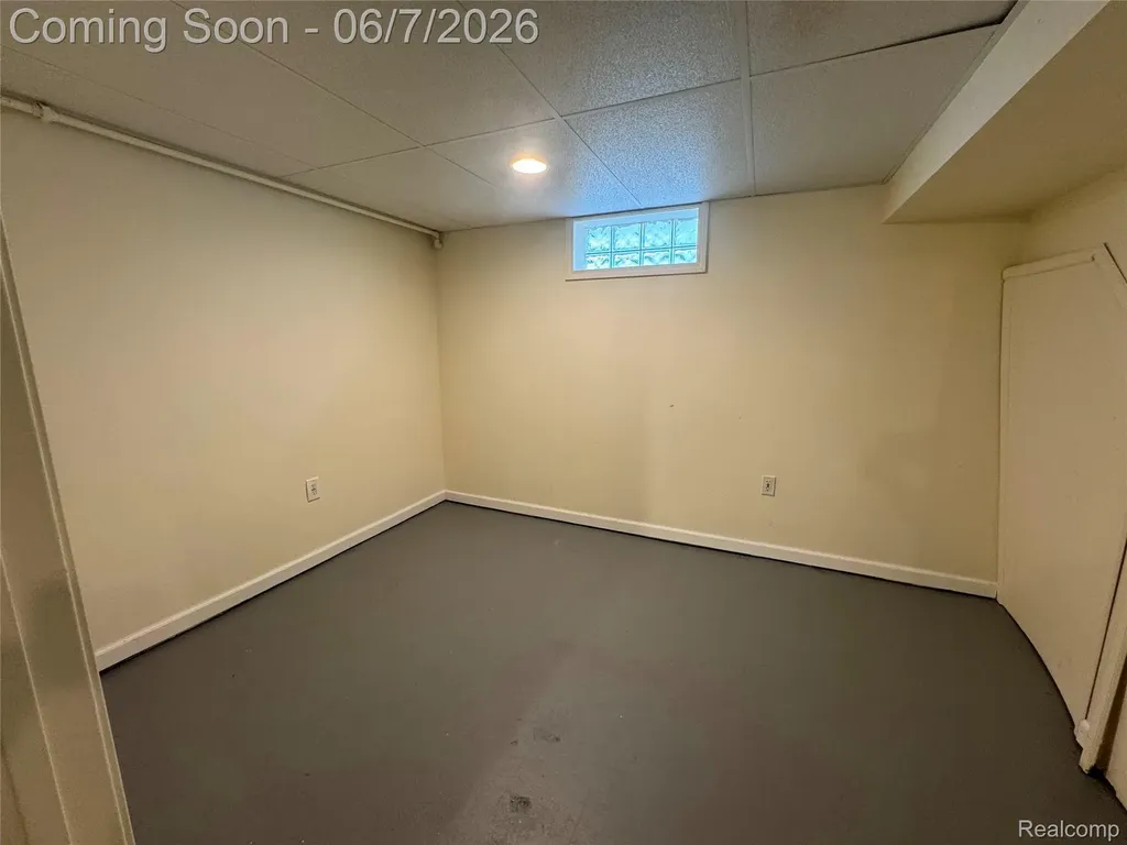 4235 Buckingham Avenue Berkley City MI 48072