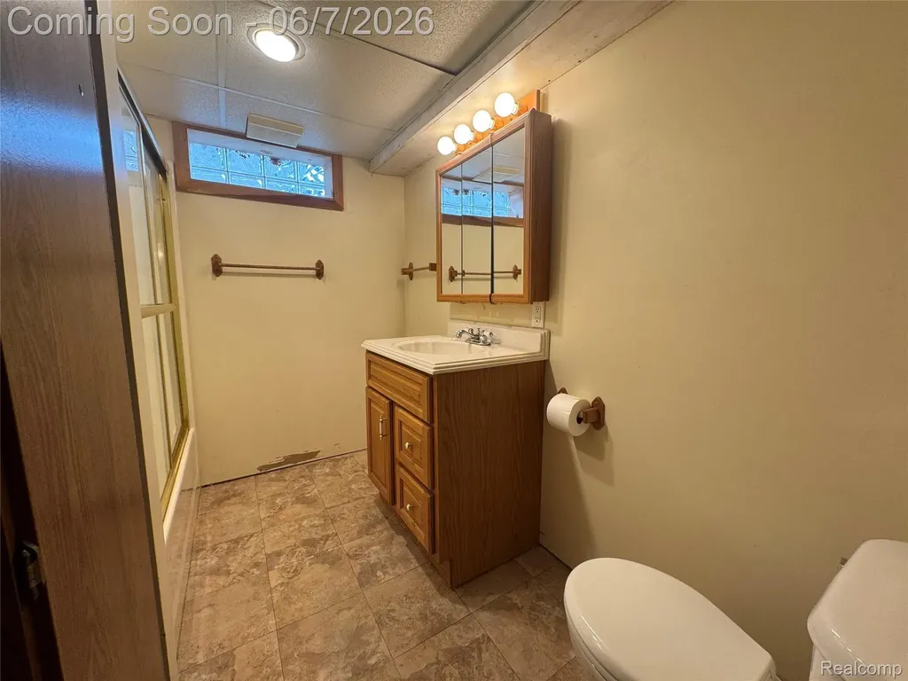 4235 Buckingham Avenue Berkley City MI 48072