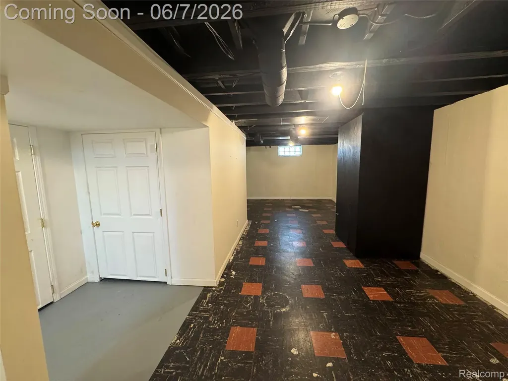4235 Buckingham Avenue Berkley City MI 48072
