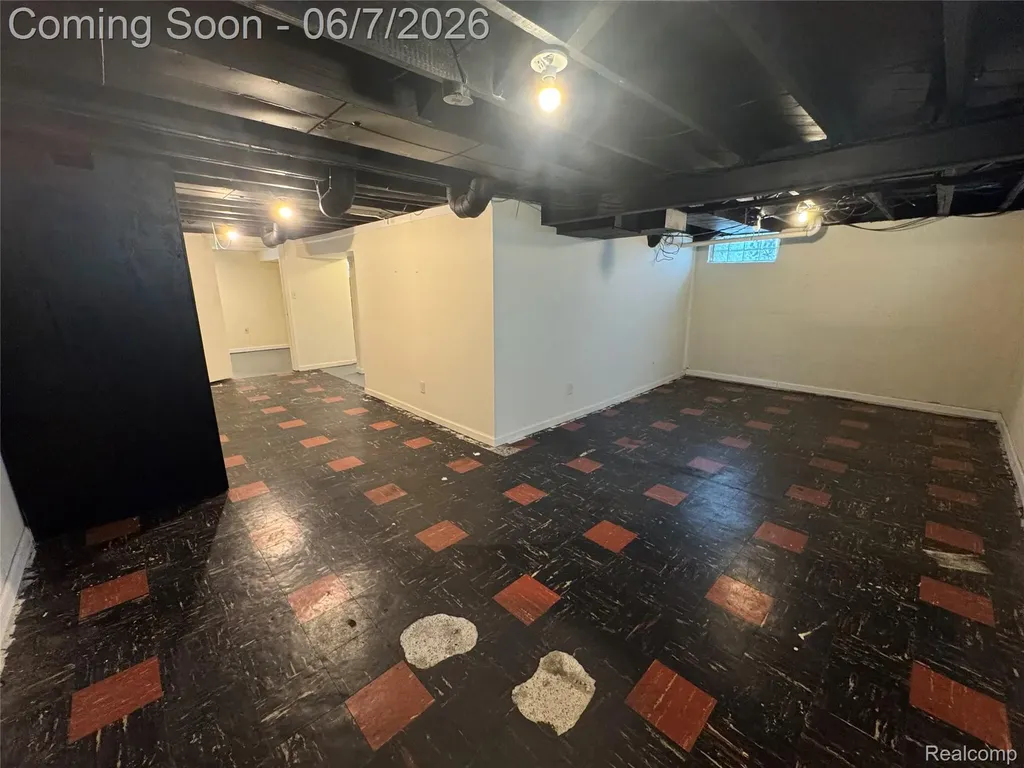 4235 Buckingham Avenue Berkley City MI 48072