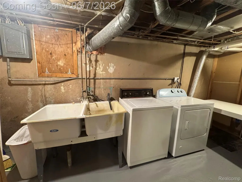 4235 Buckingham Avenue Berkley City MI 48072