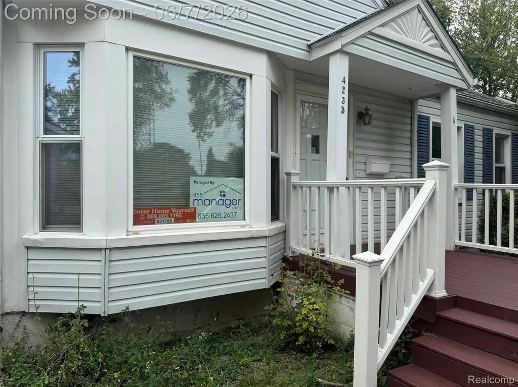 4235 Buckingham Avenue Berkley City MI 48072