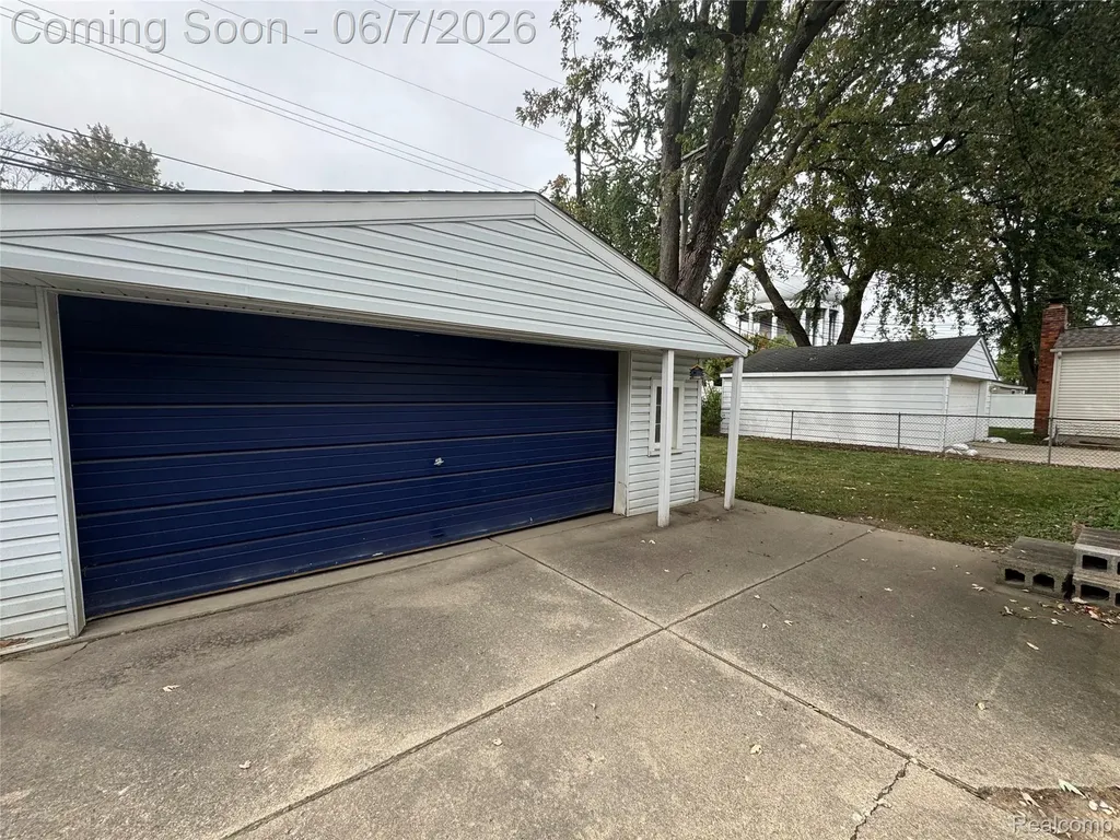 4235 Buckingham Avenue Berkley City MI 48072
