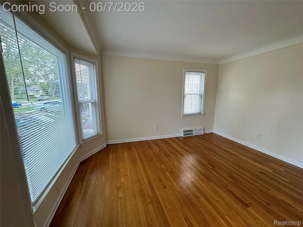 4235 Buckingham Avenue Berkley City MI 48072