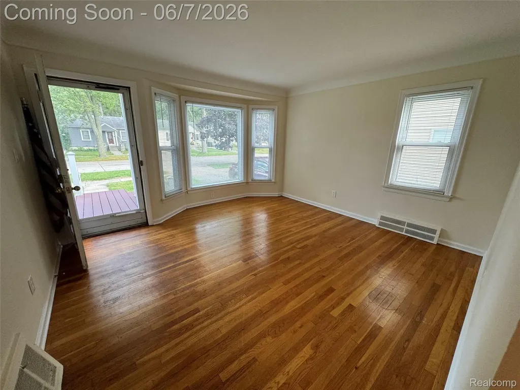 4235 Buckingham Avenue Berkley City MI 48072