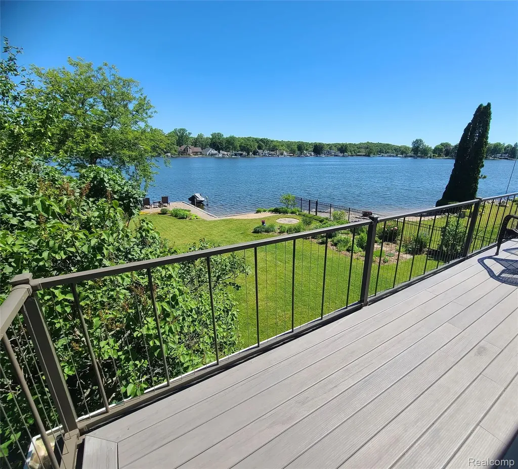 9568 Buckingham Street White Lake Charter Township MI 48386