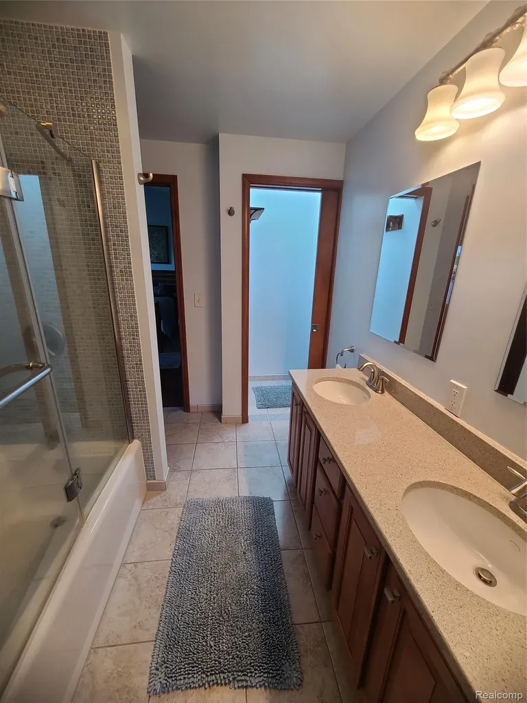 9568 Buckingham Street White Lake Charter Township MI 48386