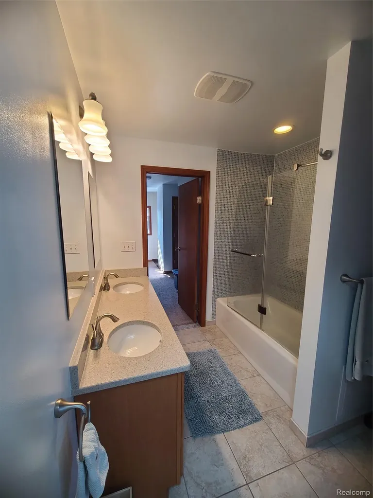 9568 Buckingham Street White Lake Charter Township MI 48386
