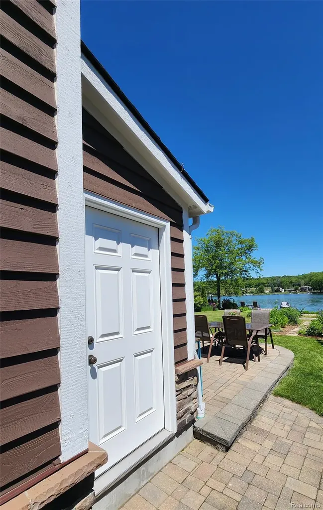 9568 Buckingham Street White Lake Charter Township MI 48386
