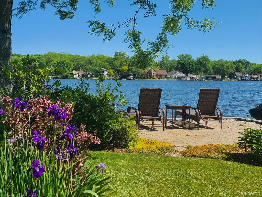 9568 Buckingham Street White Lake Charter Township MI 48386