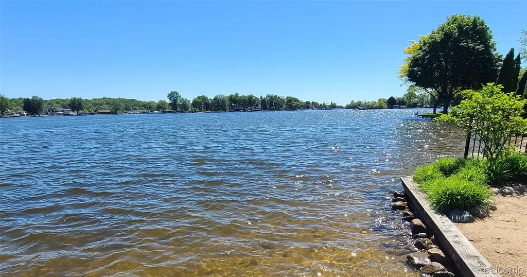 9568 Buckingham Street White Lake Charter Township MI 48386