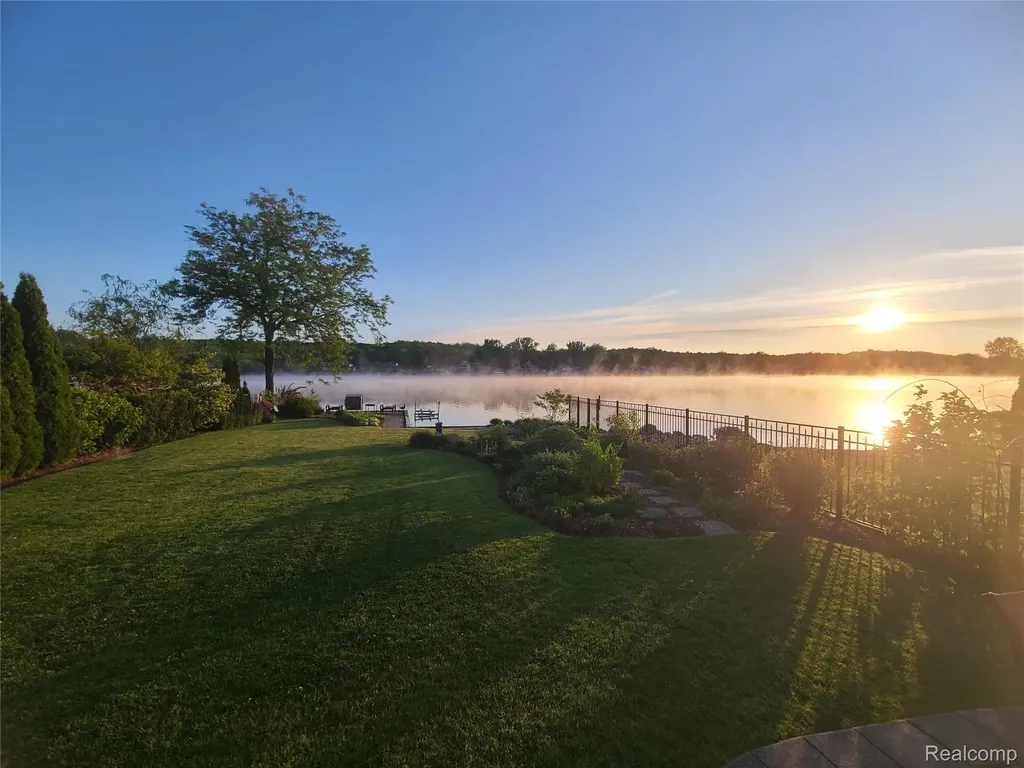 9568 Buckingham Street White Lake Charter Township MI 48386