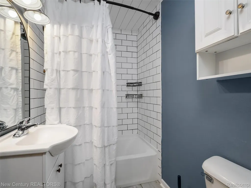 5933 Dwight Avenue Waterford Charter Township MI 48327