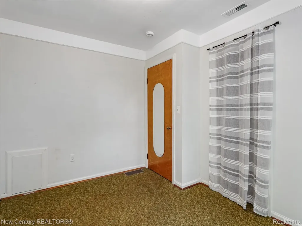 5933 Dwight Avenue Waterford Charter Township MI 48327