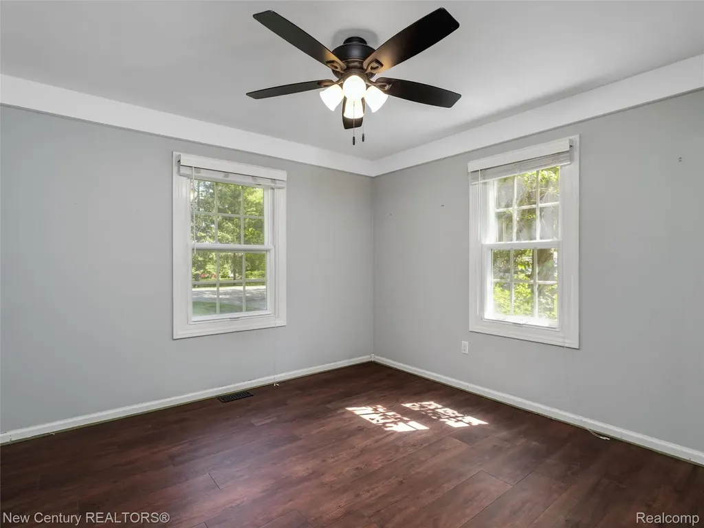 5933 Dwight Avenue Waterford Charter Township MI 48327