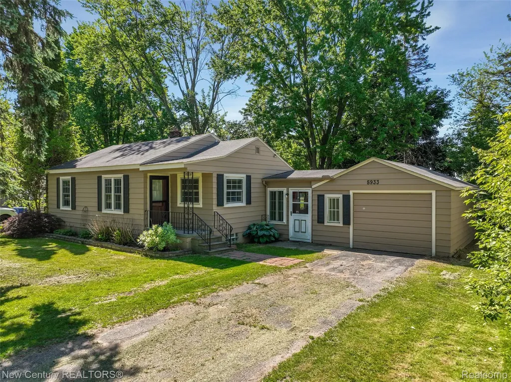5933 Dwight Avenue Waterford Charter Township MI 48327