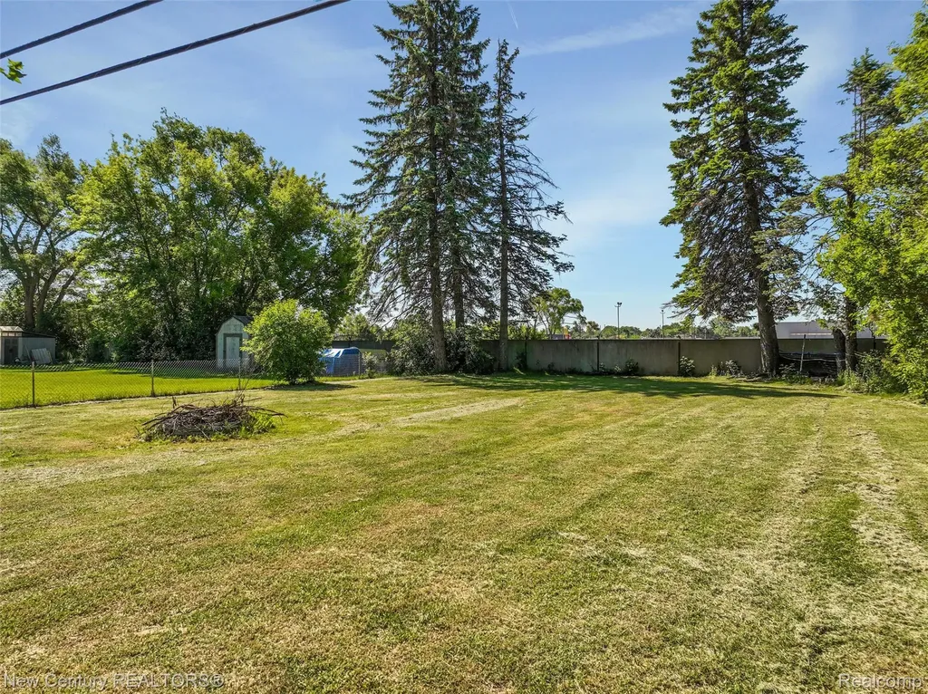 5933 Dwight Avenue Waterford Charter Township MI 48327
