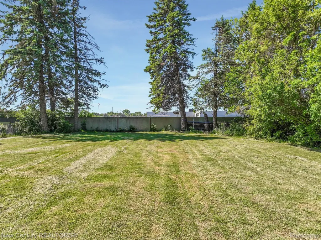 5933 Dwight Avenue Waterford Charter Township MI 48327