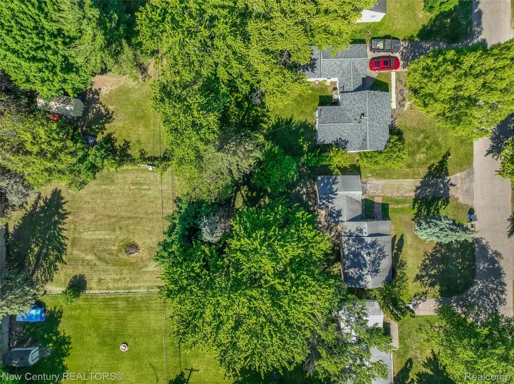 5933 Dwight Avenue Waterford Charter Township MI 48327