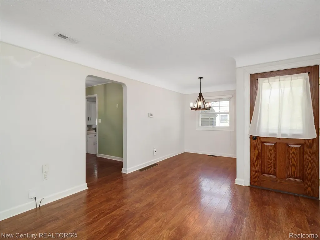 5933 Dwight Avenue Waterford Charter Township MI 48327