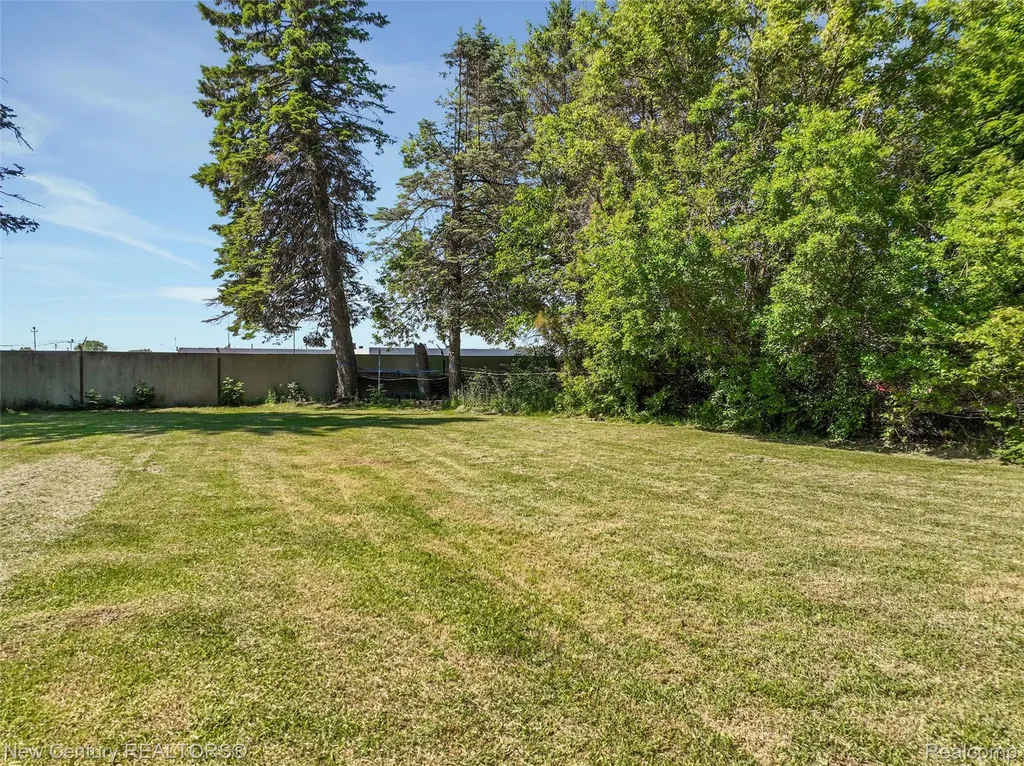 5933 Dwight Avenue Waterford Charter Township MI 48327