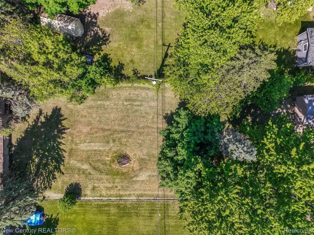 5933 Dwight Avenue Waterford Charter Township MI 48327