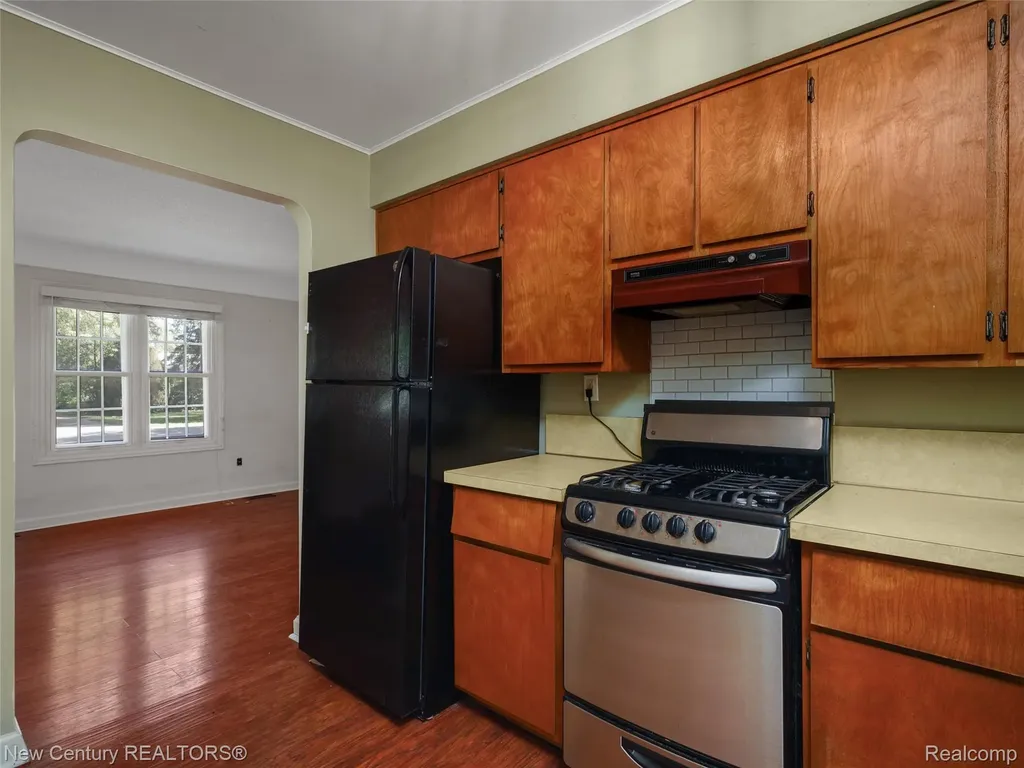 5933 Dwight Avenue Waterford Charter Township MI 48327